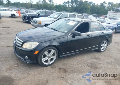 2010 Mercedes-Benz C 300 Luxury/Sport z USA, uszkodzony, nr VIN WDDGF5EB4AR095184